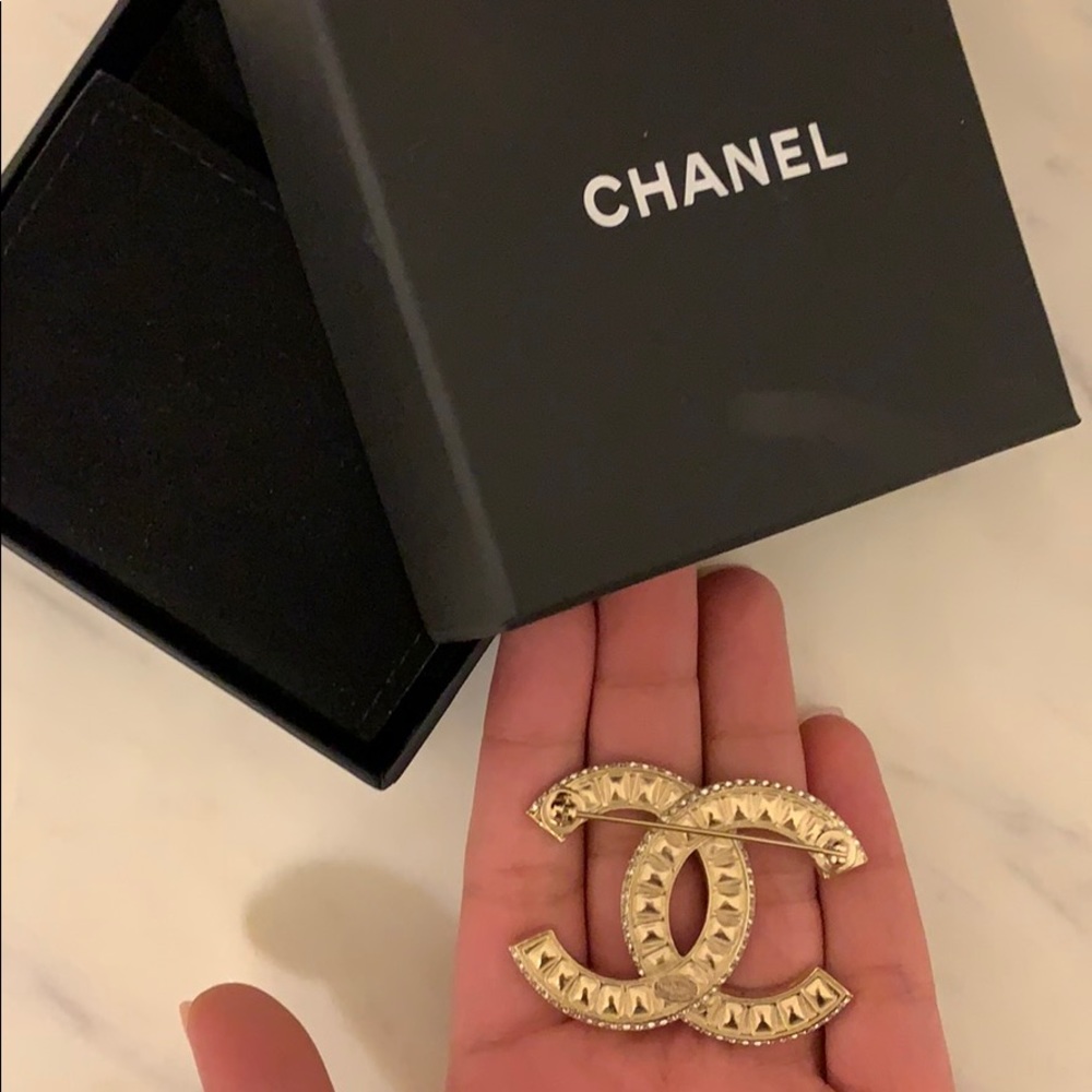SOLD!!! Chanel Brooch - Picture 4 of 4